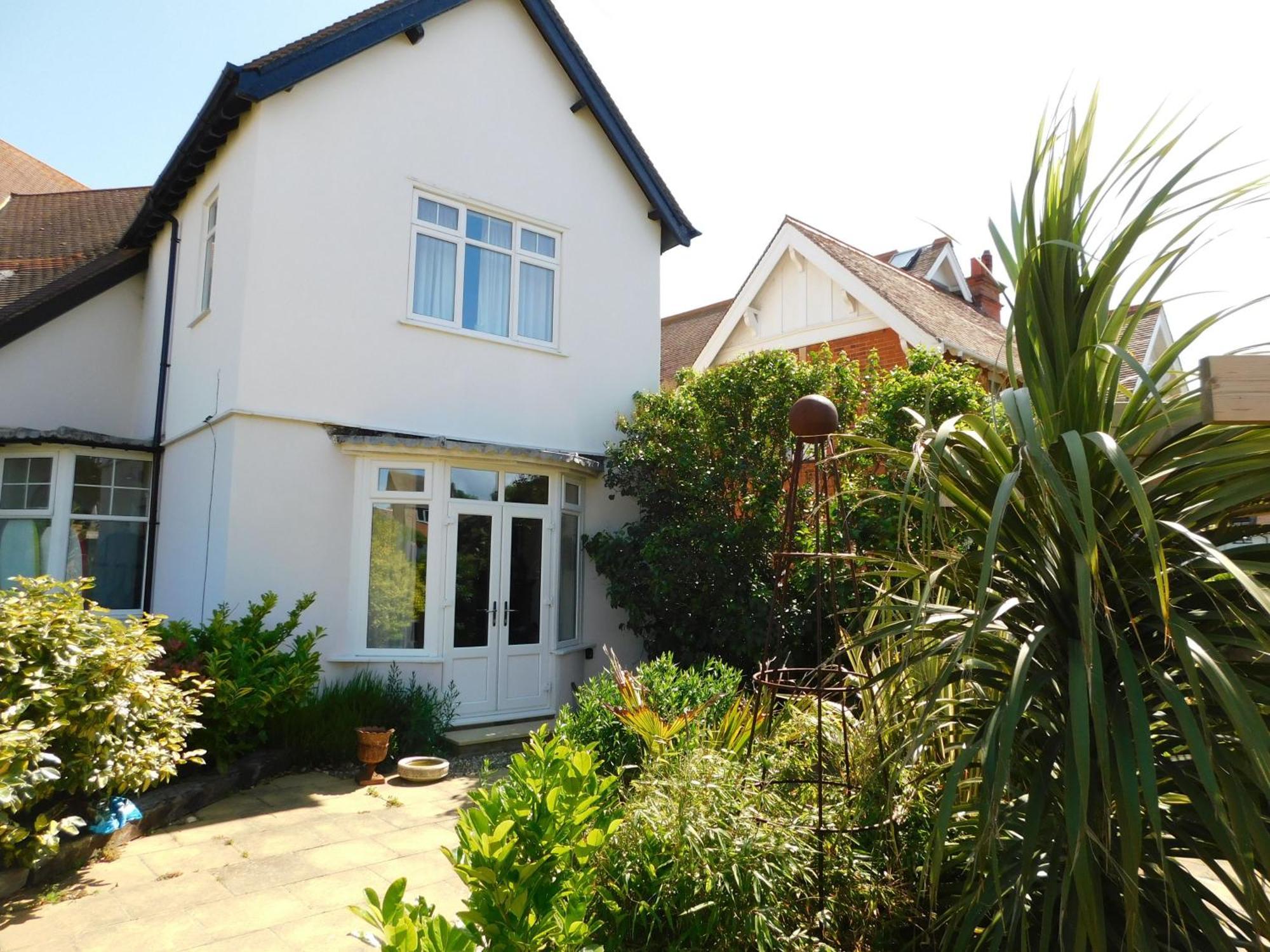 1 Queens Sheringham